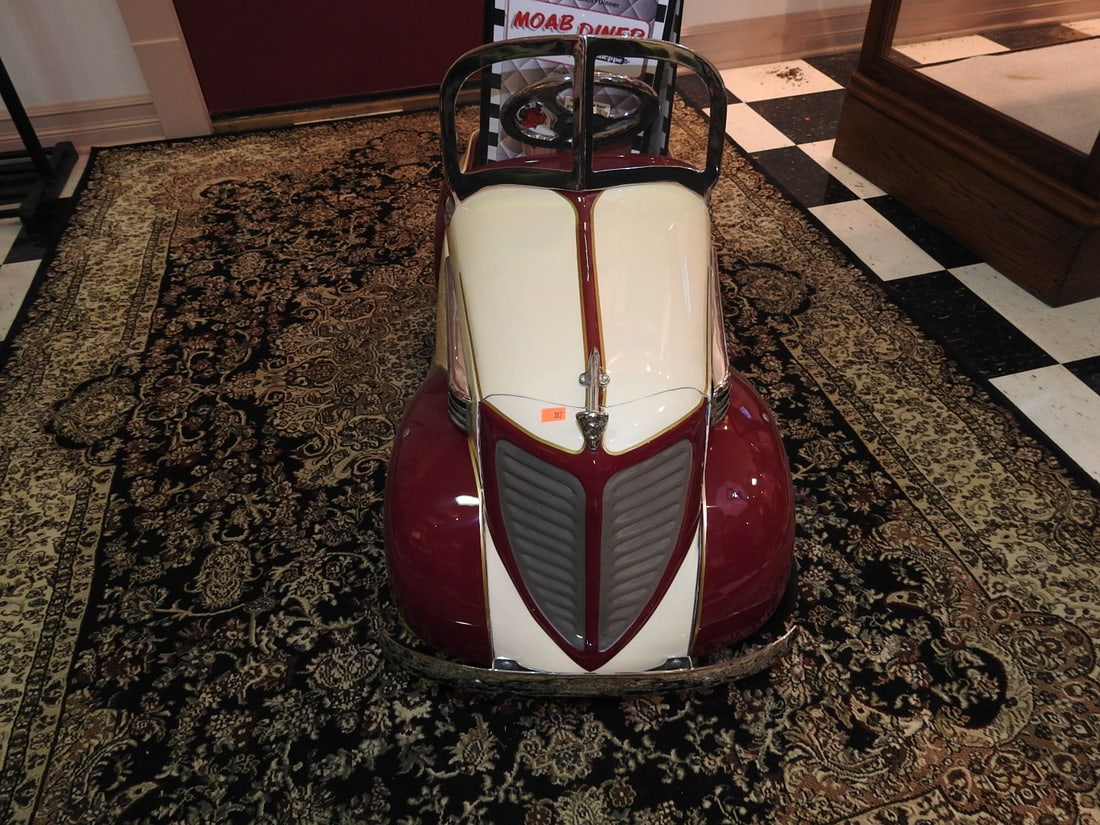 1939 Dodge Steelcraft M10 Pedal Car - 2