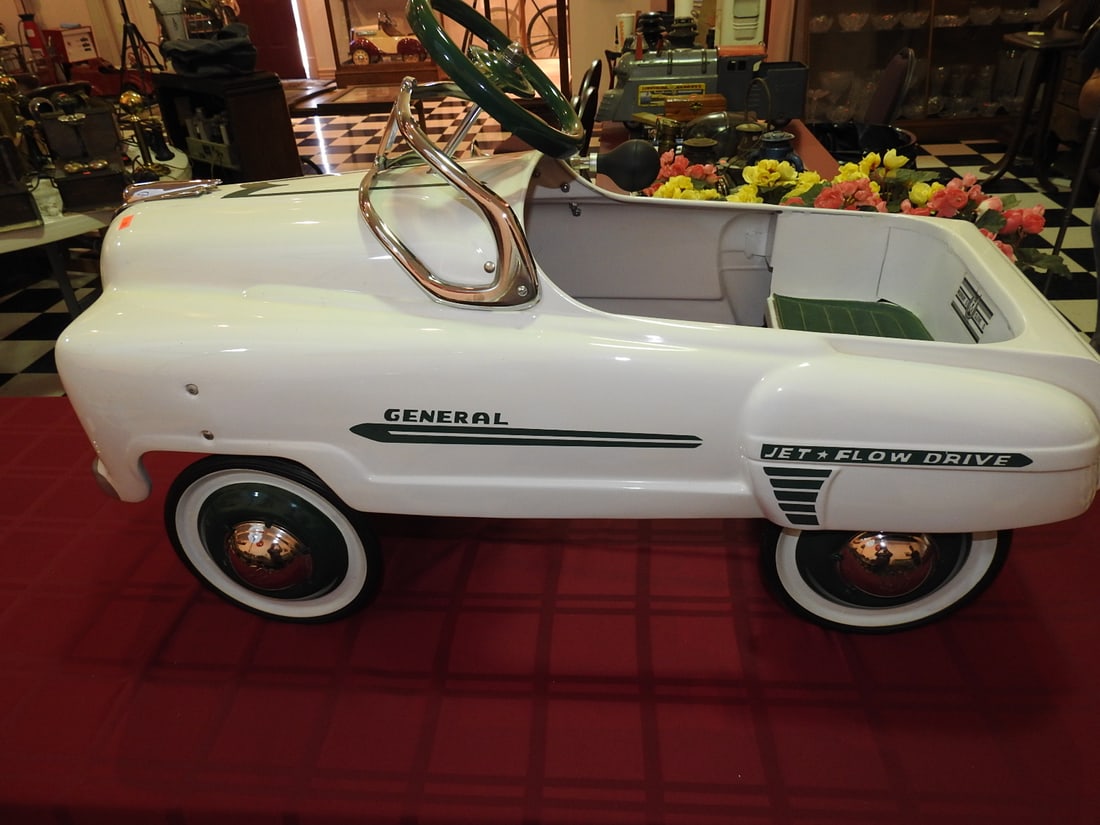 Restored 1938-39 Lincoln Murray Steelcraft Pedal Car: Restored 1938-39 Lincoln Murray Steelcraft pedal car in cream and green with General Jetflow Drive, working horn per notes and chrome-style trim. Approx. 23 x 18 x 37 in. Consignor notes indicate