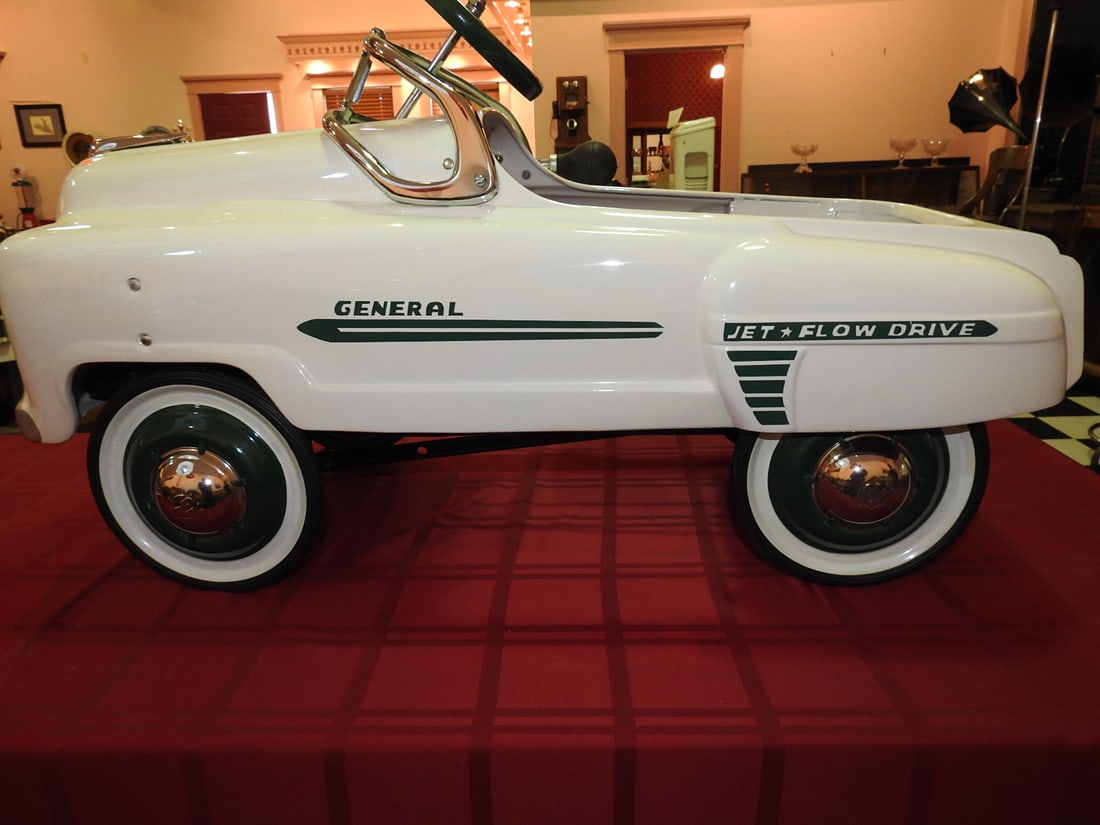 Restored 1938-39 Lincoln Murray Steelcraft Pedal Car - 2