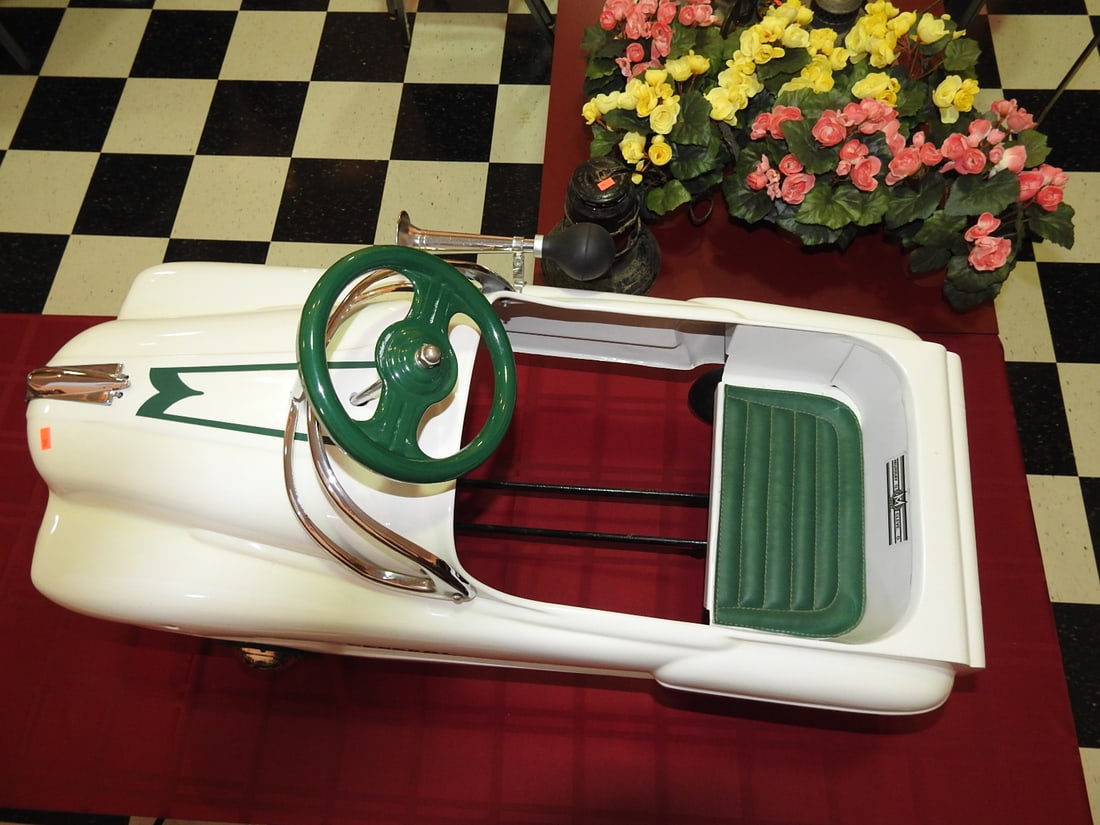 Restored 1938-39 Lincoln Murray Steelcraft Pedal Car - 3
