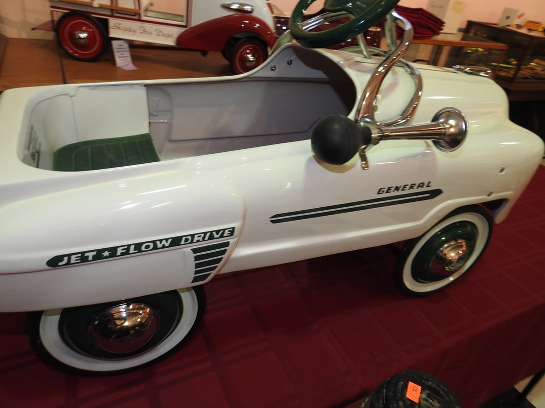 Restored 1938-39 Lincoln Murray Steelcraft Pedal Car - 5