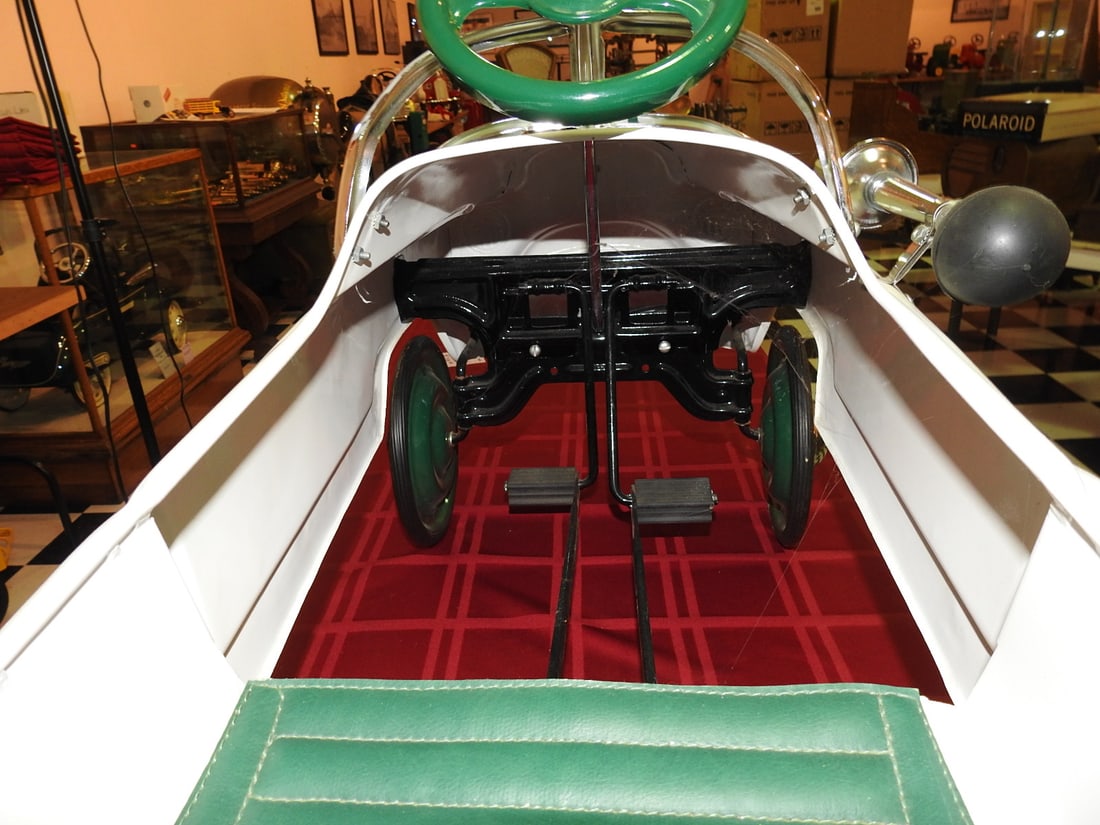 Restored 1938-39 Lincoln Murray Steelcraft Pedal Car - 6
