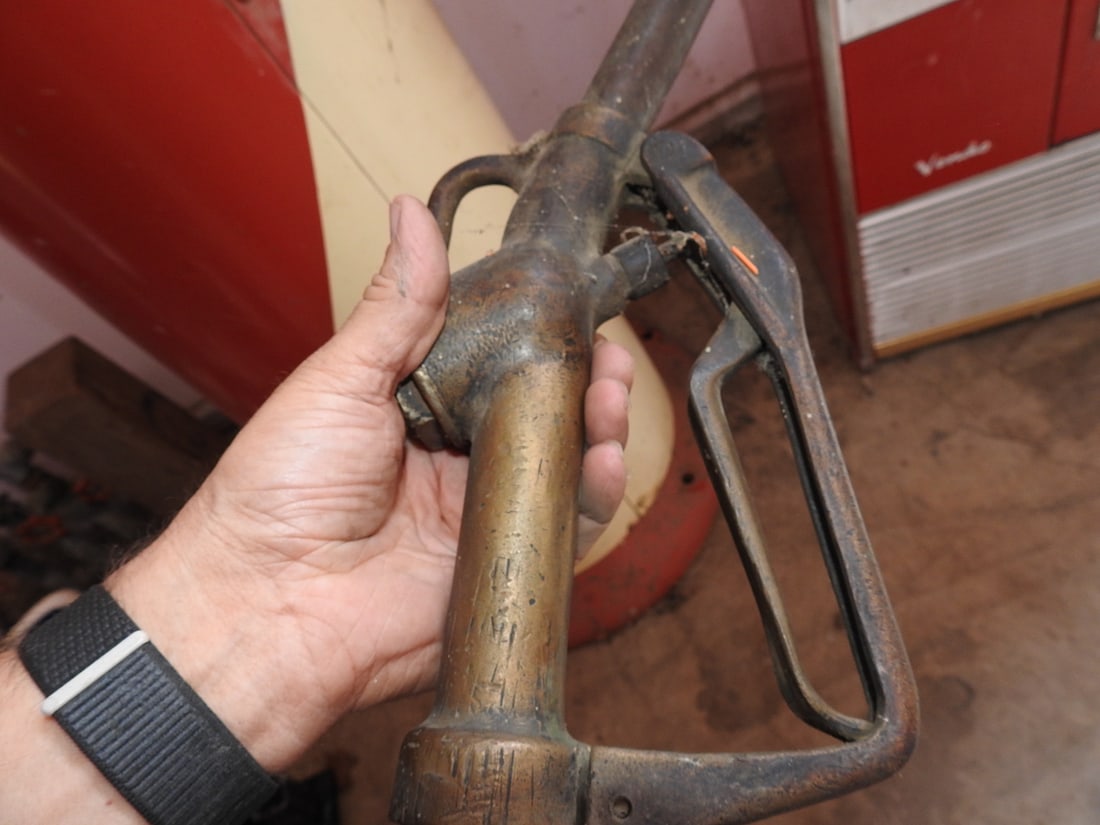 Vintage Keesee Model 107A Roar with Gilmore Gas Pump - 14