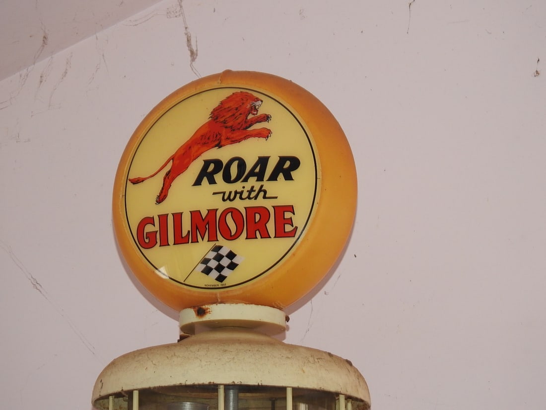 Vintage Keesee Model 107A Roar with Gilmore Gas Pump - 2