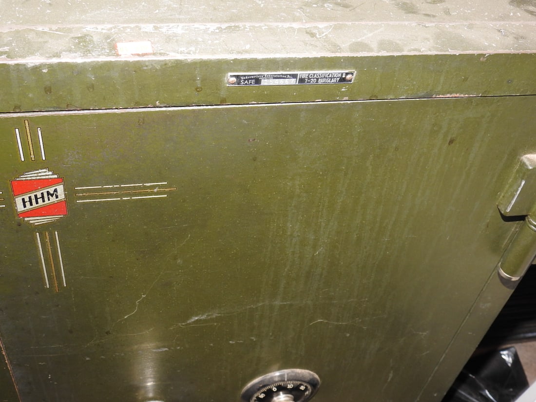 Herring-Hall-Marvin Floor Safe (1 of 9)