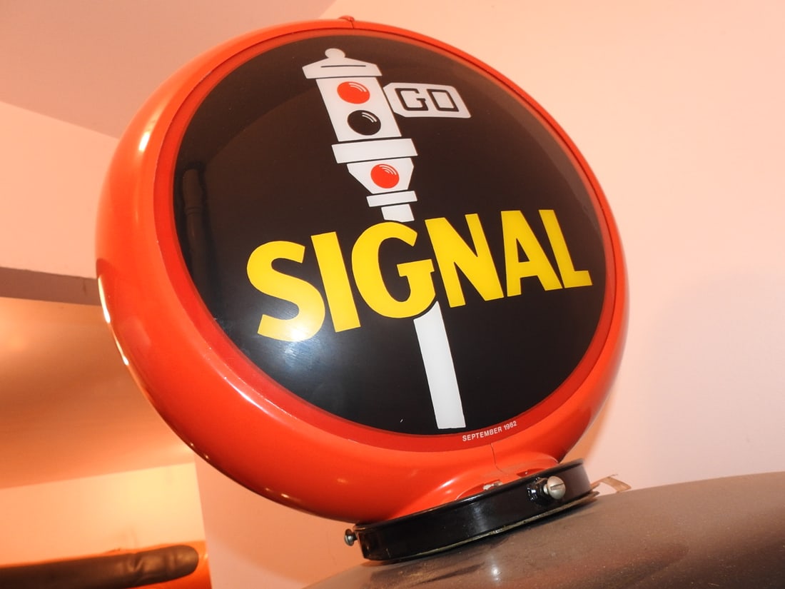 Early 1940s Tokheim Signal Gas Pump - 14