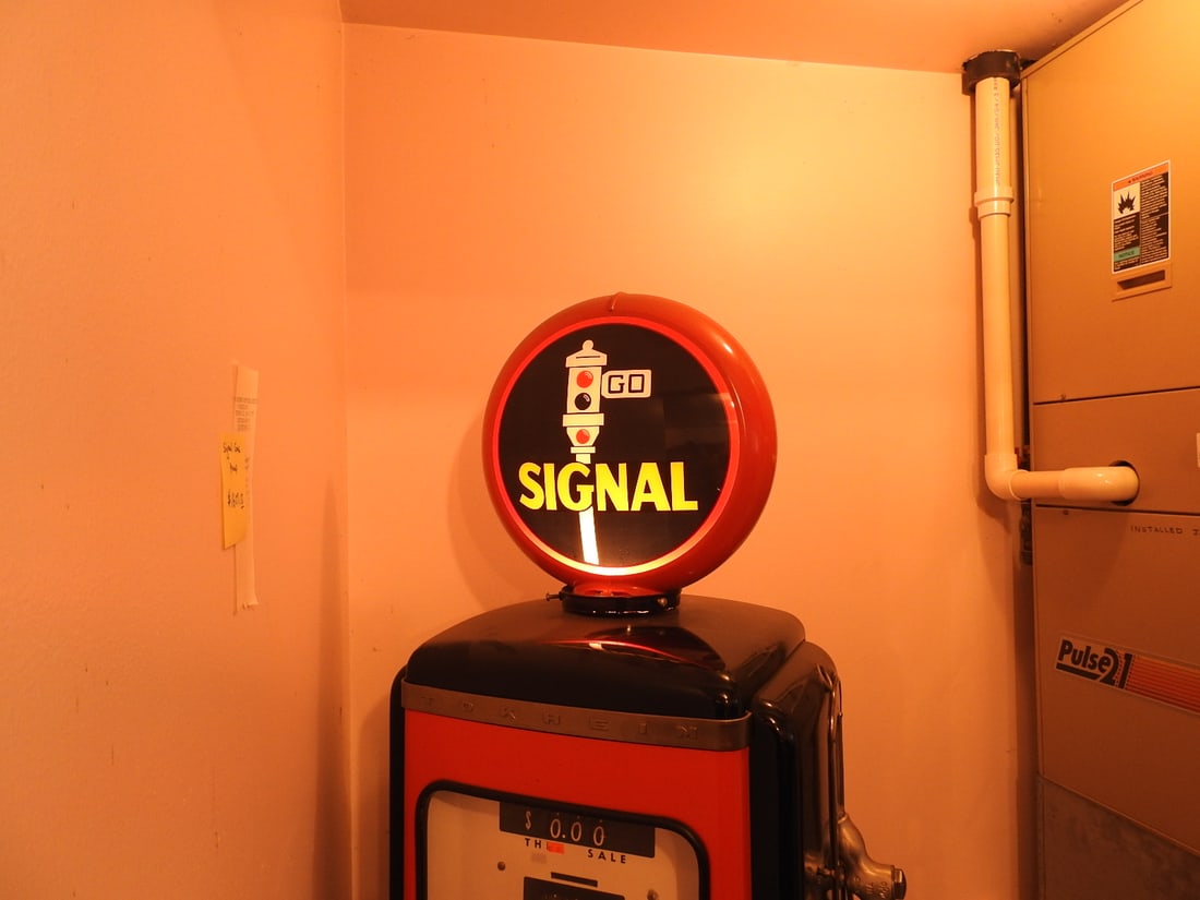 Early 1940s Tokheim Signal Gas Pump - 16