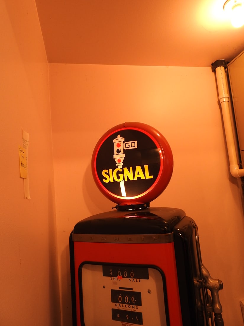 Early 1940s Tokheim Signal Gas Pump - 17
