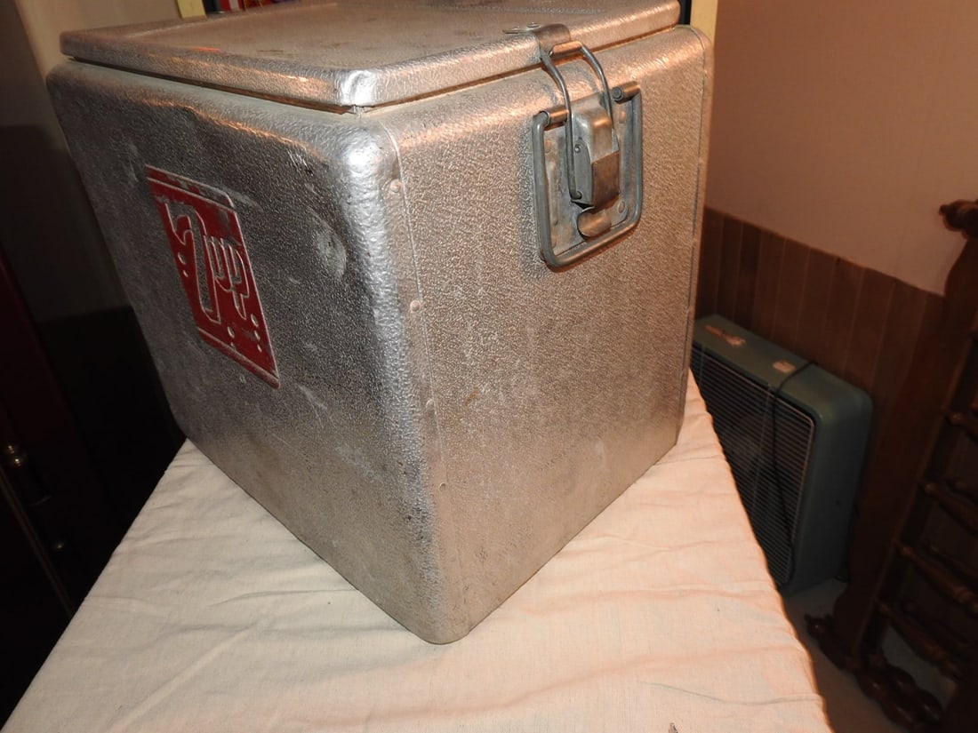 Vintage 7-Up Progress Refrigerator Co. Metal Advertising Cooler - 2