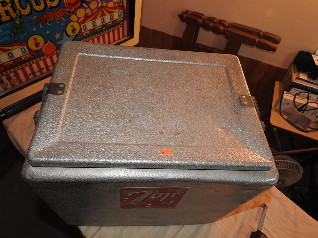 Vintage 7-Up Progress Refrigerator Co. Metal Advertising Cooler - 4
