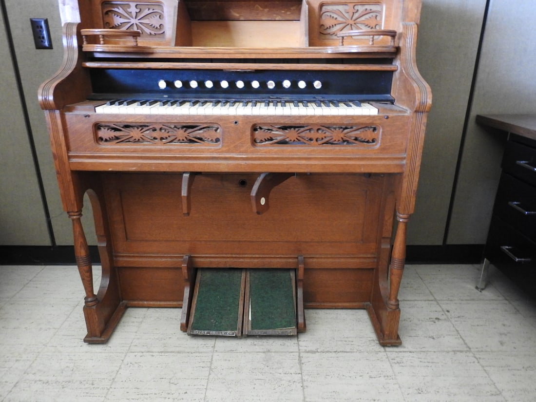 Antique Estey Pump Organ - 2