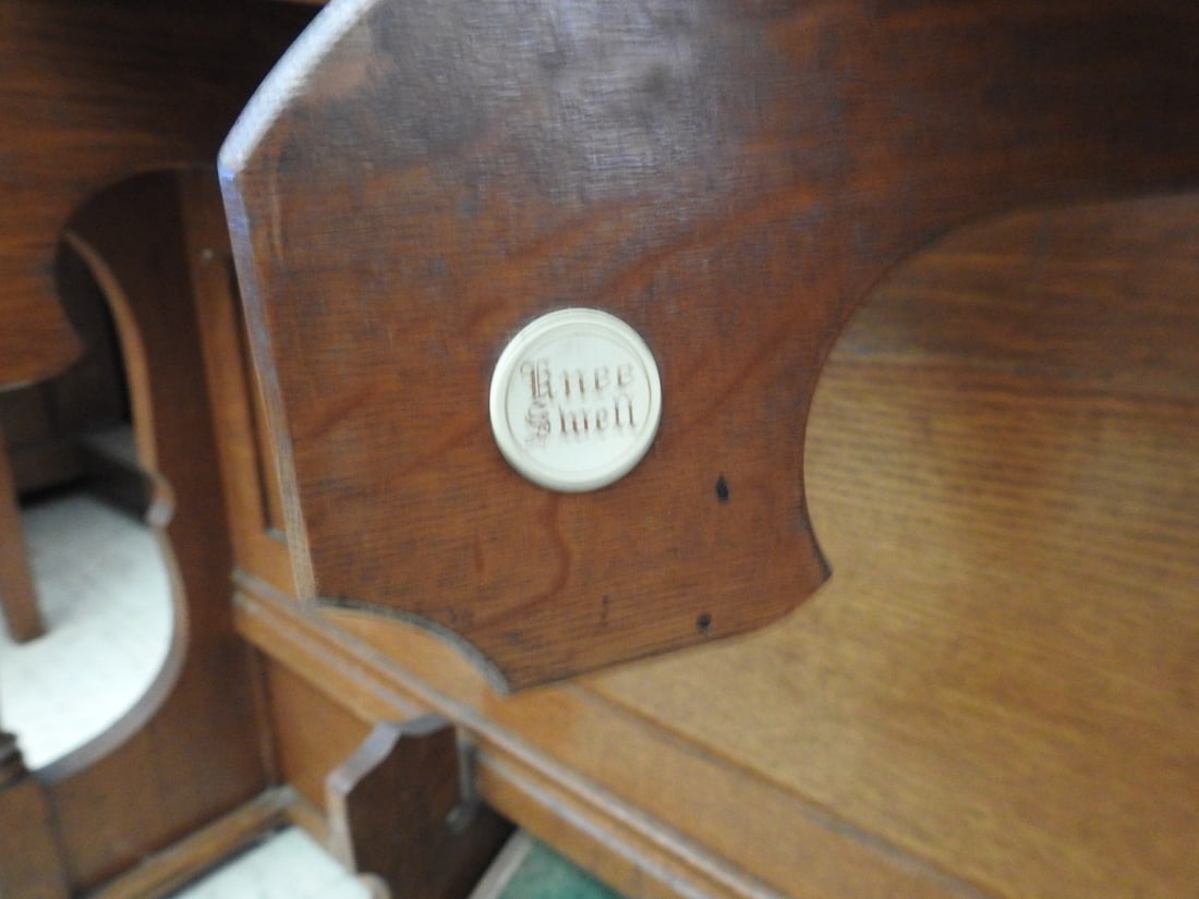 Antique Estey Pump Organ - 6