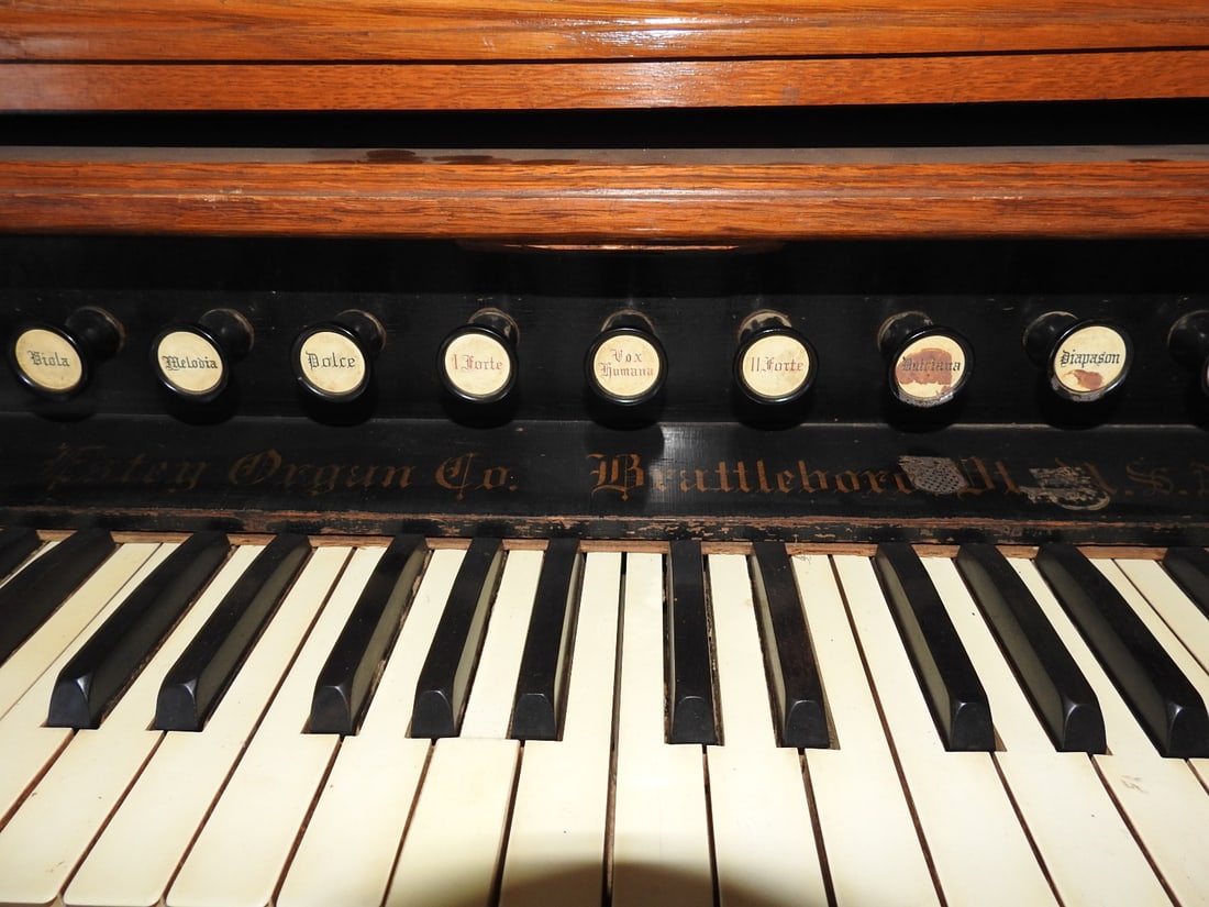 Antique Estey Pump Organ - 7