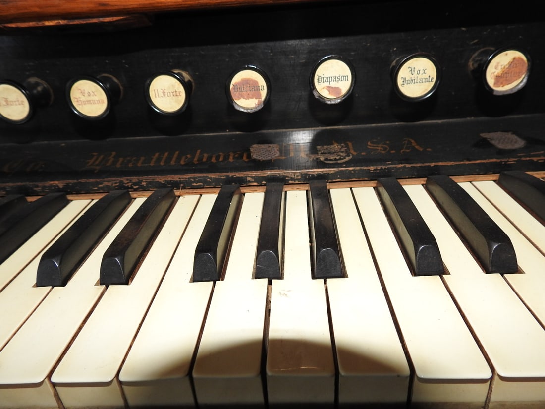 Antique Estey Pump Organ - 8