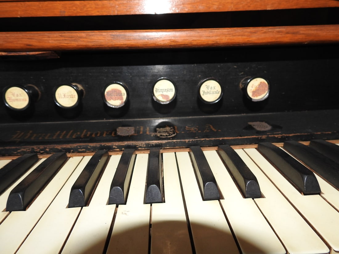 Antique Estey Pump Organ - 9