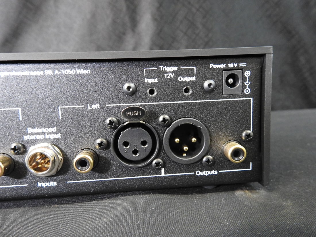 Pro-Ject Tube Box DS3 B Phono Preamp - 7