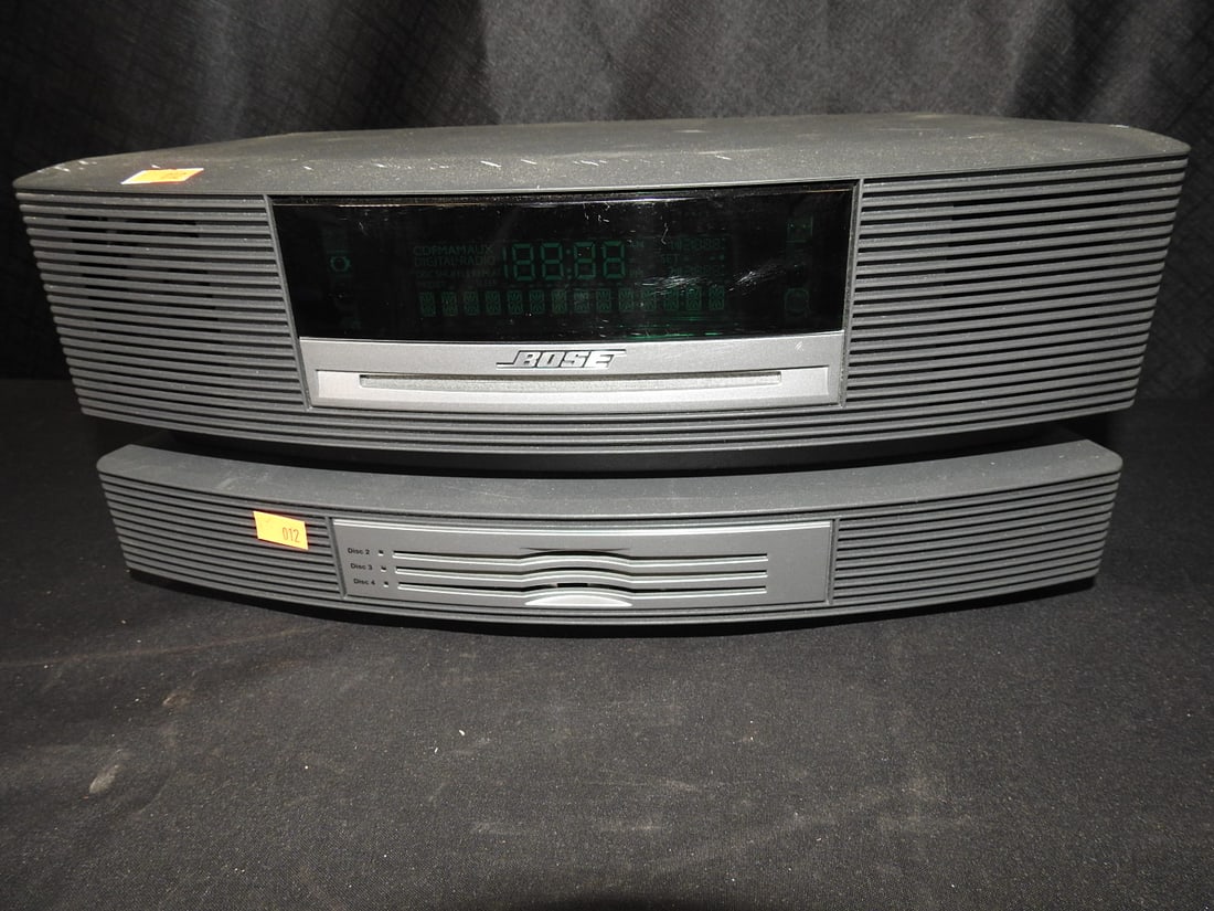 Bose Wave Music System III with CD Changer: Bose Wave Music System III with CD changer and power cord. No remote. Tested and working; minimal scratches on top. Approx. 6.5 H x 14.5 W x 10 D in.