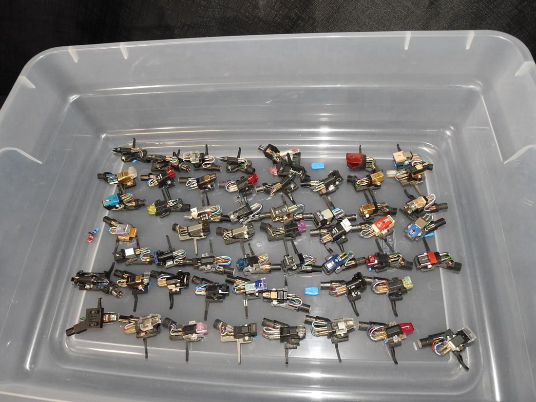 Large Lot of Phono Replacement Needles and Cartridges: Large mixed lot of approximately 50 record player replacement needles and cartridges. Untested assorted lot; contents as shown. Approx. 5.5 H x 23 W x 16 D in.