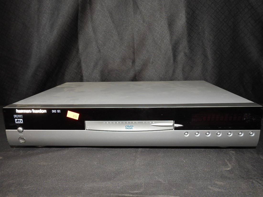 Harman Kardon DVD 101 Blu-ray Receiver: Harman Kardon DVD 101 Blu-ray receiver/system unit. Attached power cord; no remote. Tested functional. Approx. 3.5 H x 17.5 W x 12 D in.