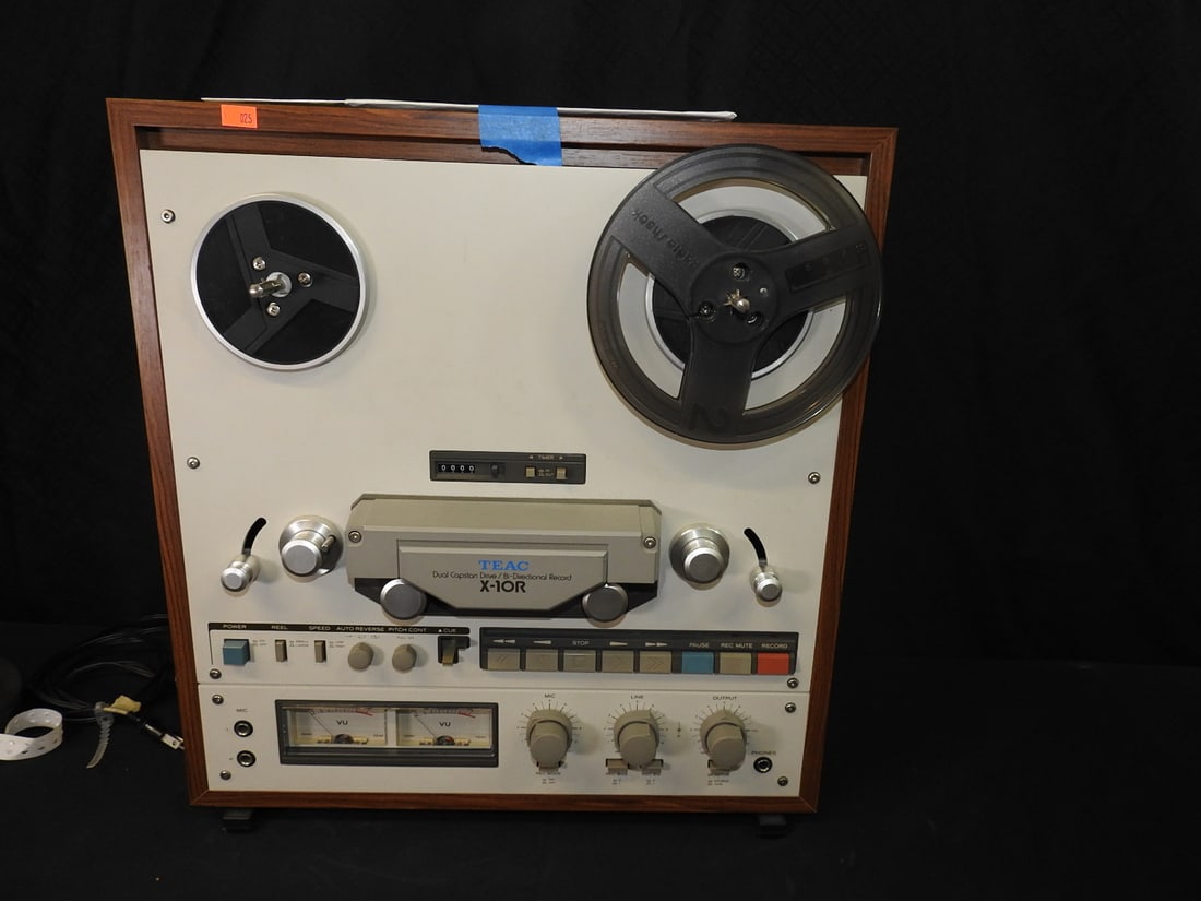 TEAC X-10R Reel-to-Reel Stereo Tape Deck: TEAC X-10R reel-to-reel stereo tape deck. Powers on but appears to need a new belt; unable to test further. Approx. 20 H x 18 W x 8.5 D in.