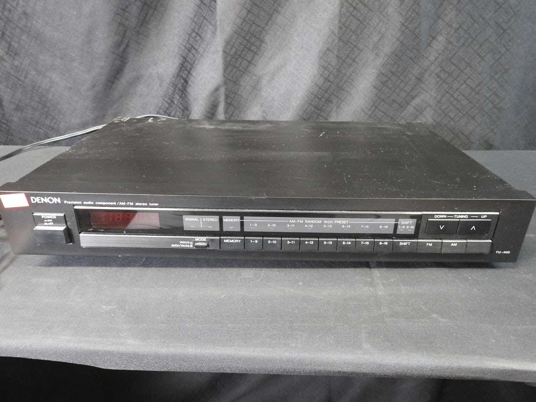 Denon TU-400 AM/FM Stereo Tuner (1 of 10)