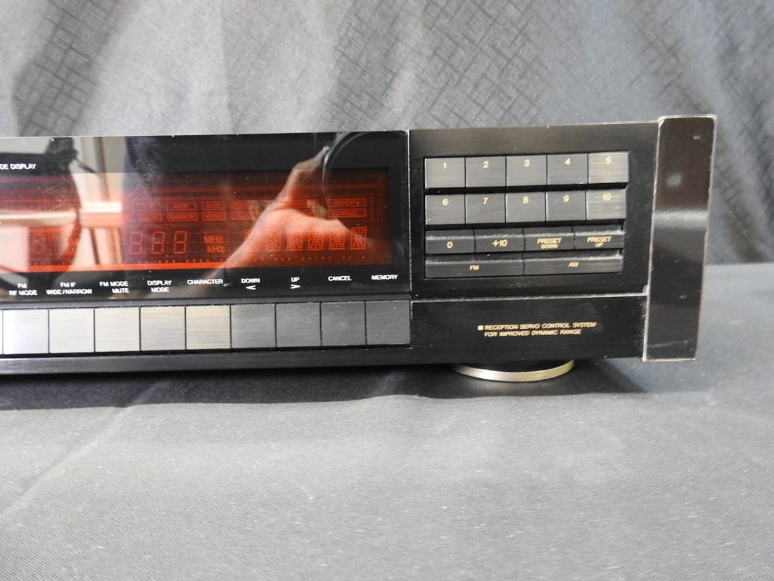 JVC FX-1100 FM/AM Computer-Controlled Tuner - 4