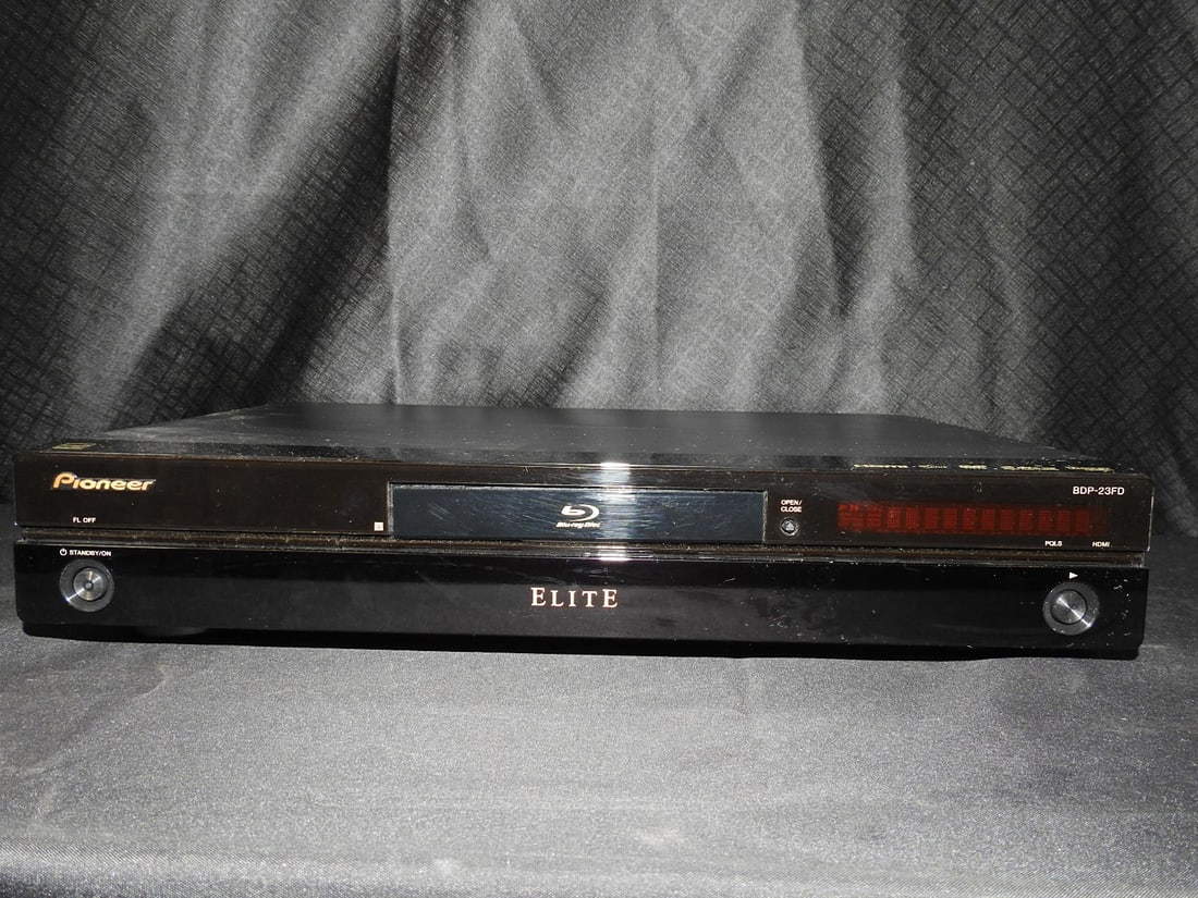 Pioneer Elite BDP-23FD Blu-ray Player: Pioneer Elite BDP-23FD Blu-ray disc player. Tested functional. Approx. 3.25 H x 16.5 W x 11.5 D in.
