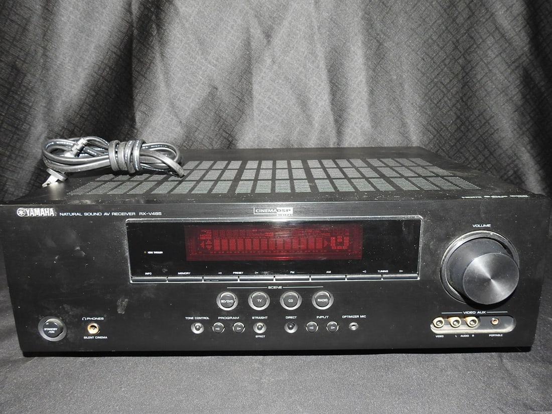 Yamaha RX-V465 AV Receiver: Yamaha RX-V465 AV receiver. Tested functional. Approx. 6 H x 17 W x 14 D in.