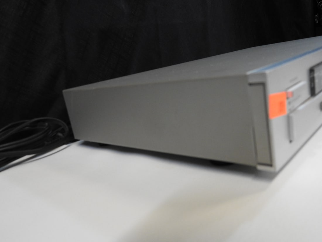Pioneer F-70 FM/AM Digital Synthesized Tuner - 6