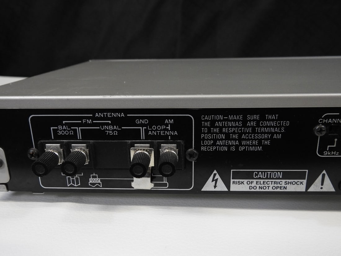 Pioneer F-70 FM/AM Digital Synthesized Tuner - 7