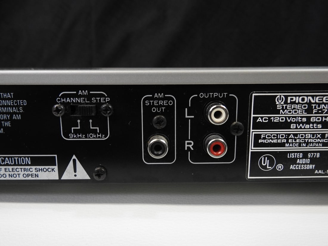 Pioneer F-70 FM/AM Digital Synthesized Tuner - 8