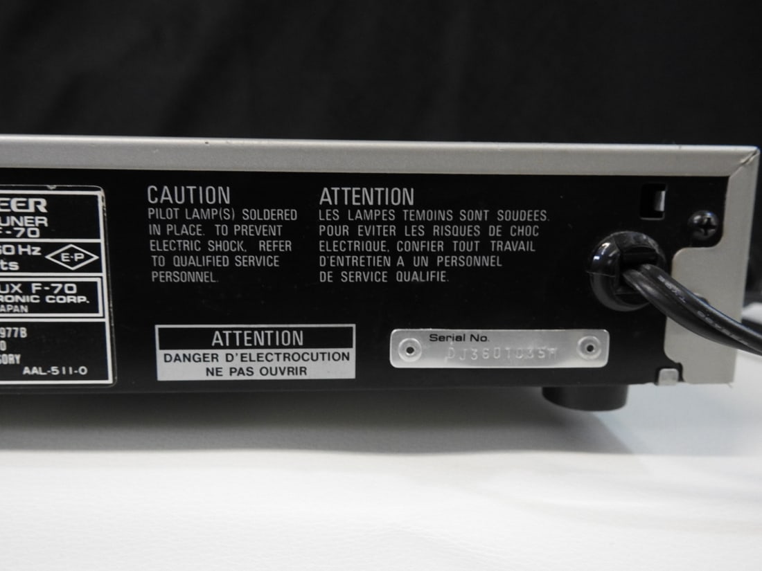 Pioneer F-70 FM/AM Digital Synthesized Tuner - 9