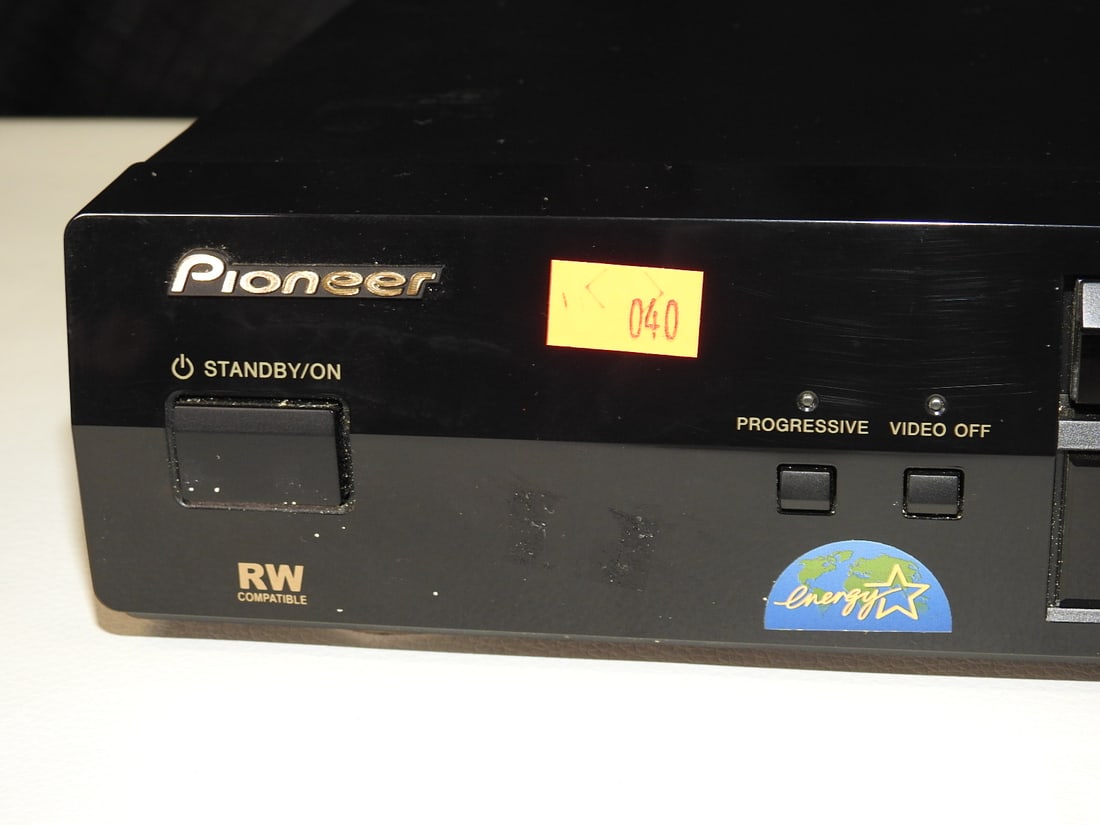 Pioneer DV-45A DVD/SACD Player - 2