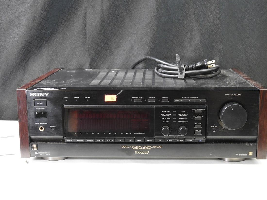 Sony TA-E1000ESD Digital Processing Control Amplifier: Sony TA-E1000ESD amplifier/control unit with manual. Powers on; full functionality unable to be tested. Approx. 7 H x 8.5 W x 13.5 D in.