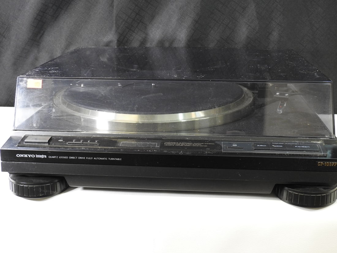 Onkyo Integra CP-1057F Turntable (1 of 11)