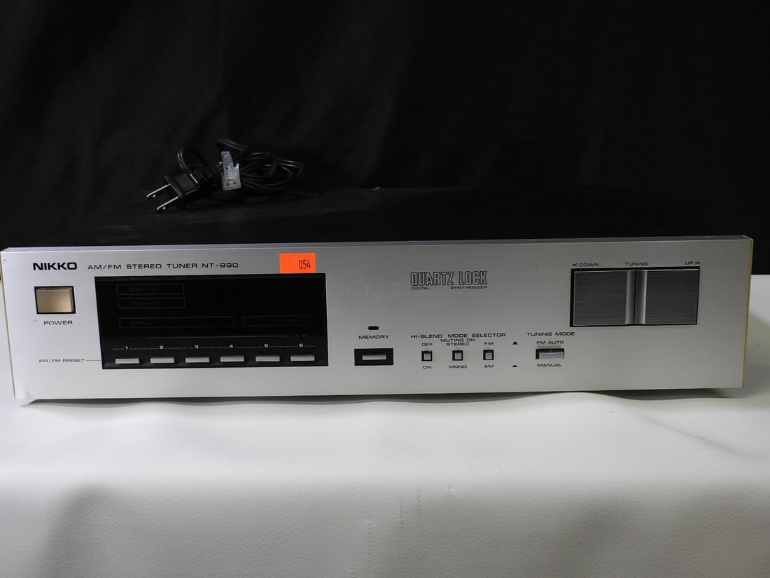 Nikko NT-980 AM/FM Stereo Tuner (1 of 14)
