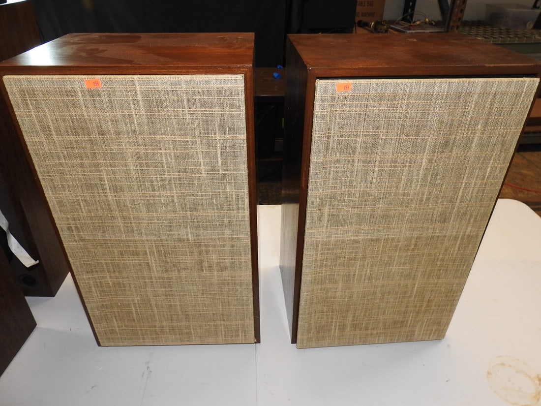 ScanDyna Audio Speakers Pair: Pair of ScanDyna audio speakers. Tested and functional; sound great. Approx. 22.5 H x 21 W x 13 D in.