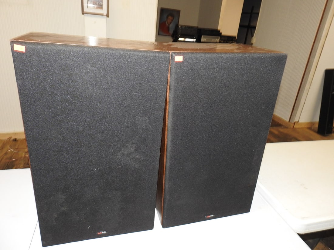 Polk Audio Monitor 7A Loudspeakers Pair: Pair of Polk Audio Monitor 7A loudspeakers. Tested working. Approx. 24 H x 14 W x 20 D in.