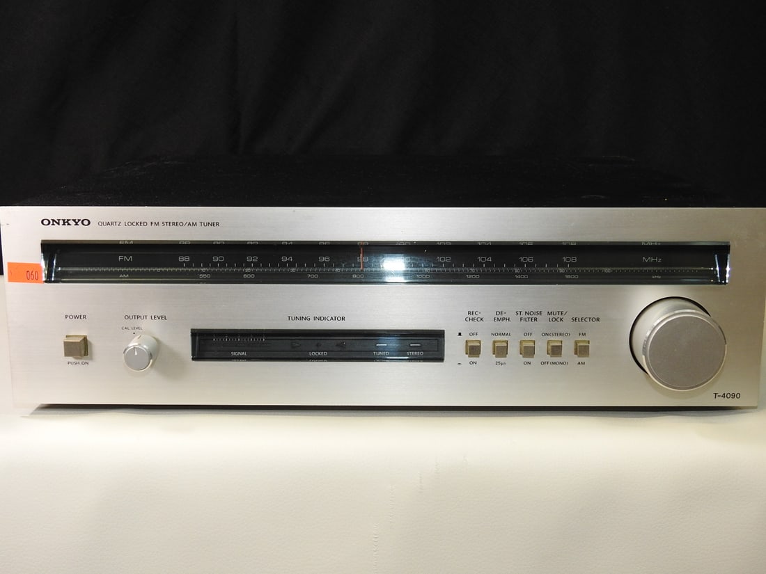 Onkyo T-4090 Tuner (1 of 11)