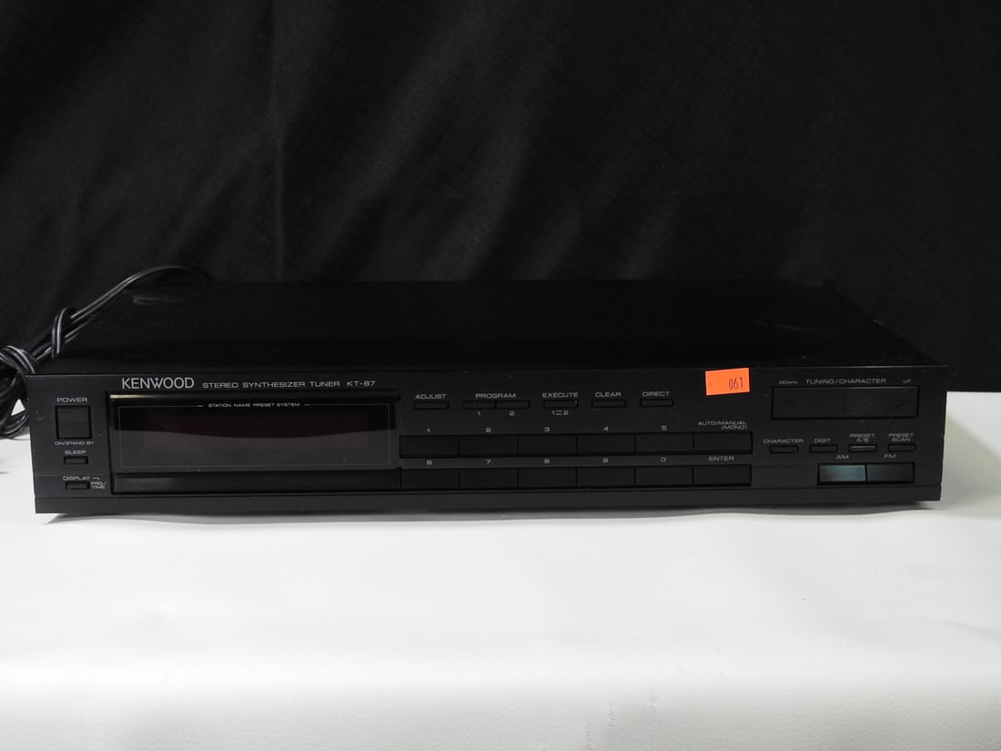 Kenwood KT-87 AM/FM Quartz Synthesizer Tuner (1 of 10)
