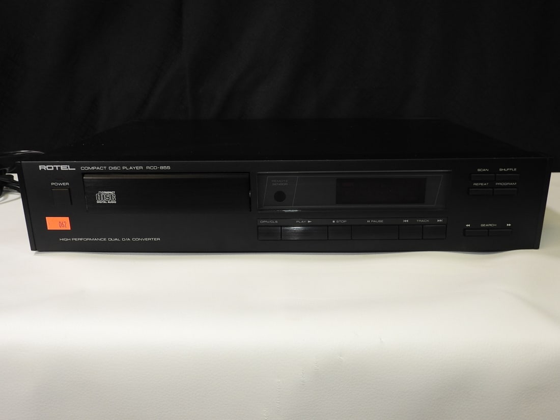 Rotel RCD-855 Compact Disc Player (1 of 7)