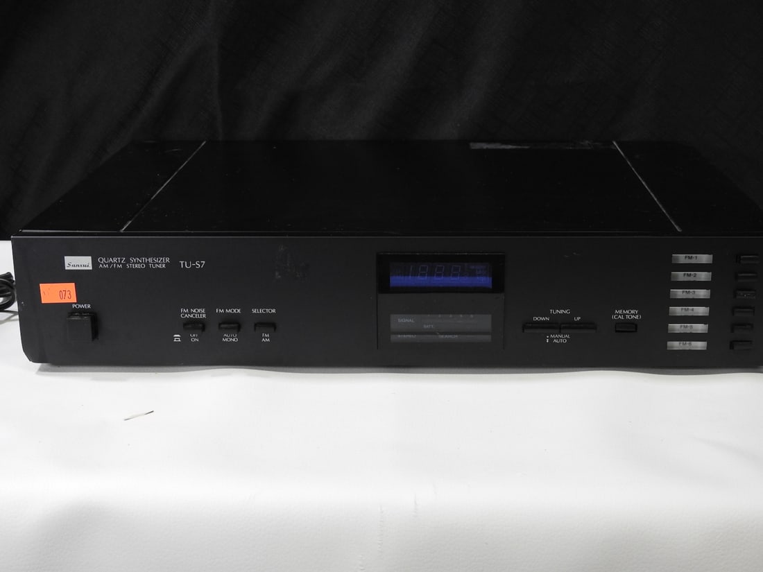 Sansui TU-S7 AM/FM Quartz Synthesizer Stereo Tuner (1 of 11)