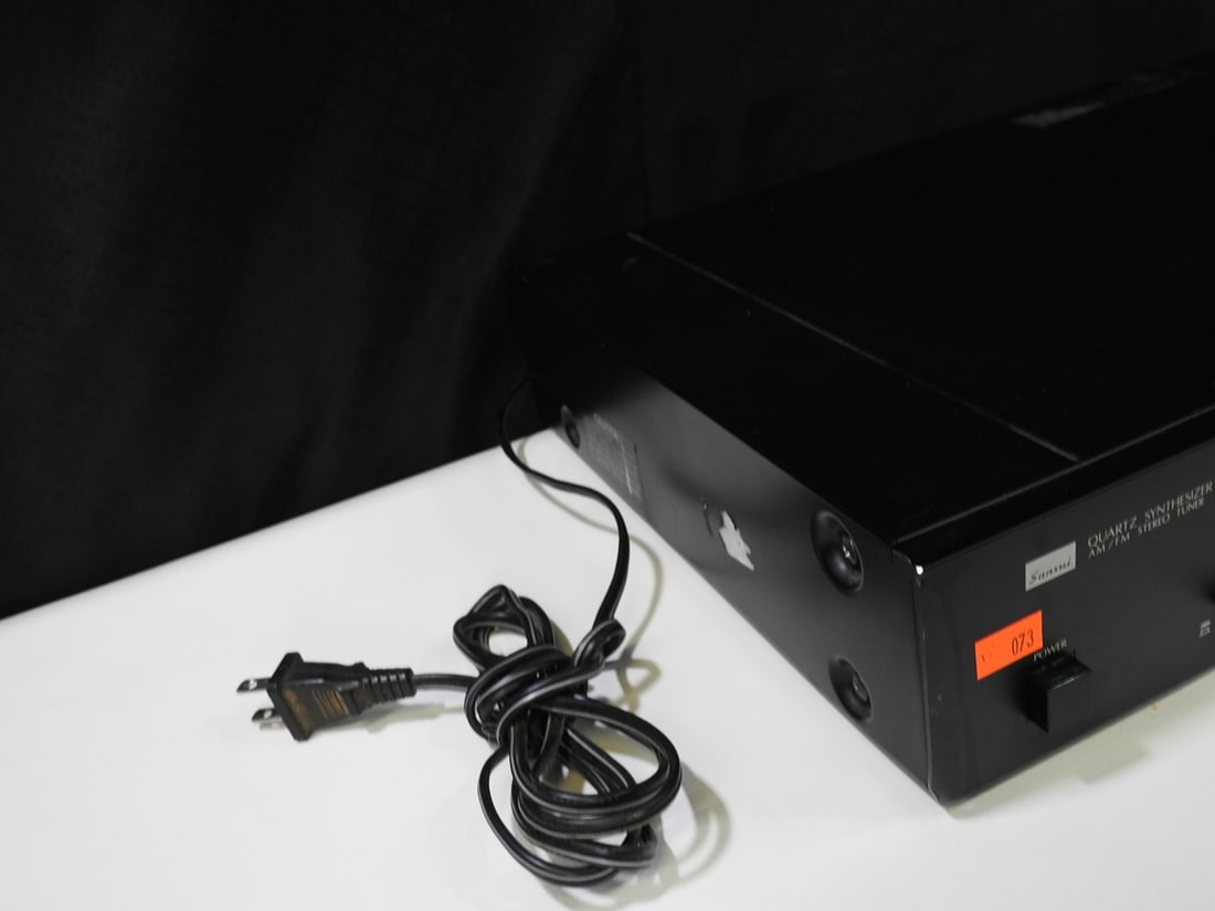 Sansui TU-S7 AM/FM Quartz Synthesizer Stereo Tuner - 7