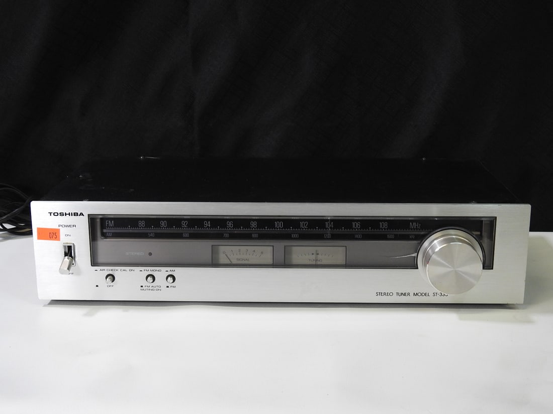 Toshiba ST-335 Stereo FM/AM Tuner (1 of 10)