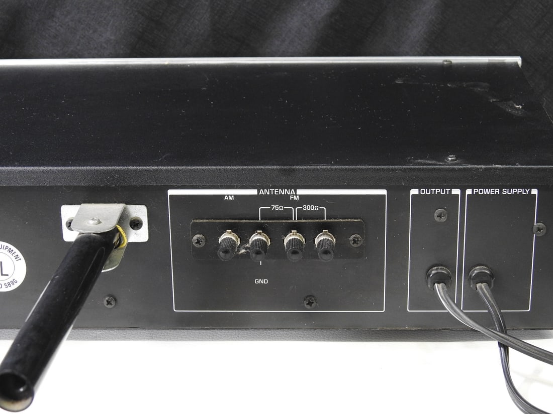 Toshiba ST-335 Stereo FM/AM Tuner - 9