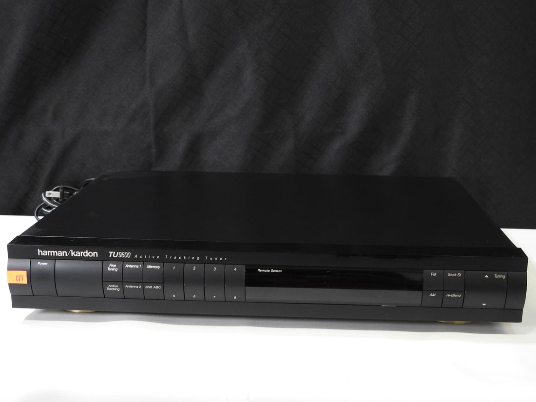 Harman Kardon TU9600 AM/FM Active Tracking Tuner (1 of 9)
