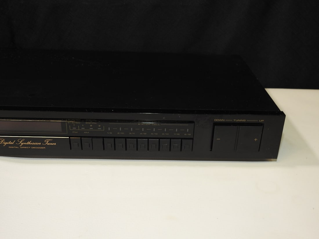 Pioneer F-717 Digital Synthesizer Stereo Tuner - 3