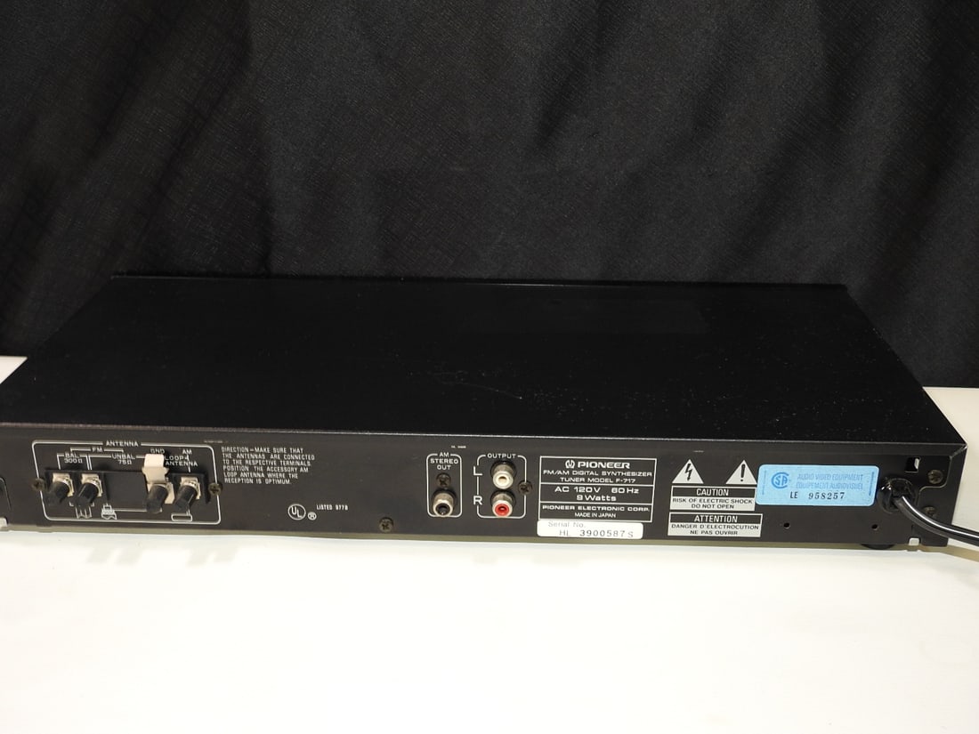 Pioneer F-717 Digital Synthesizer Stereo Tuner - 4