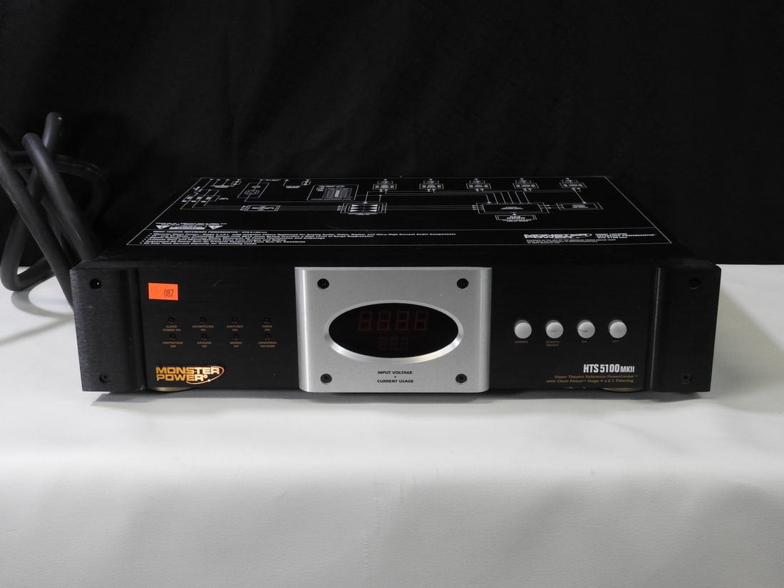 Monster Power HTS 5100 MKII Power Center (1 of 10)