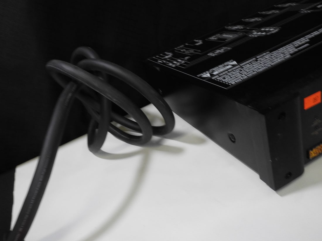 Monster Power HTS 5100 MKII Power Center - 6
